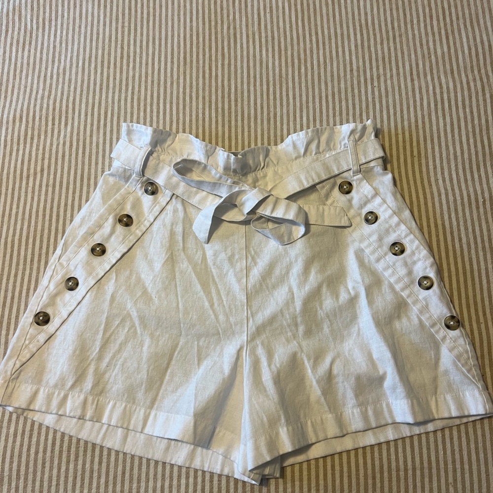 Cute white shorts with buttons down each side with a material belt.